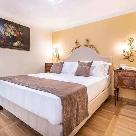 Saint George's House & Apartahotel 4*