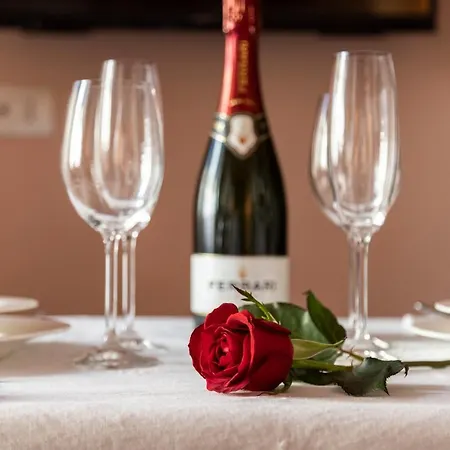 Apartahotel Saint George's House & Pachino