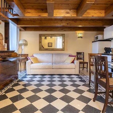 Saint George's House & 4*