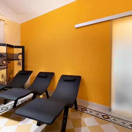 Saint George's House & Apartahotel 4*