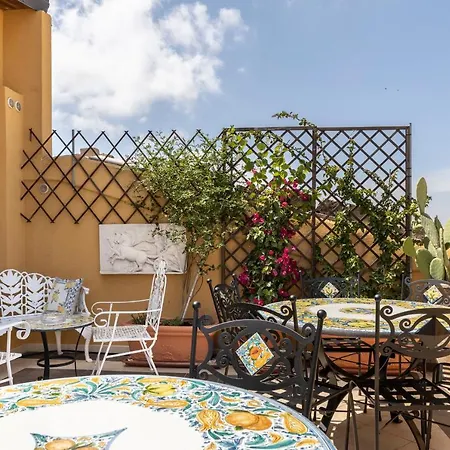 Saint George's House & Apartahotel