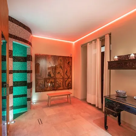 Saint George's House & Apartahotel 4*