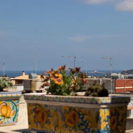 Saint George's House & Apartahotel 4*