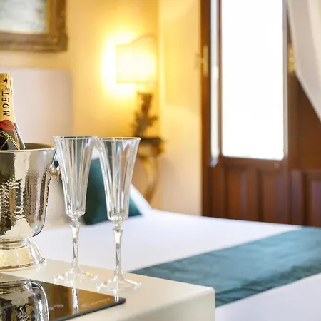 Saint George's House & 4*