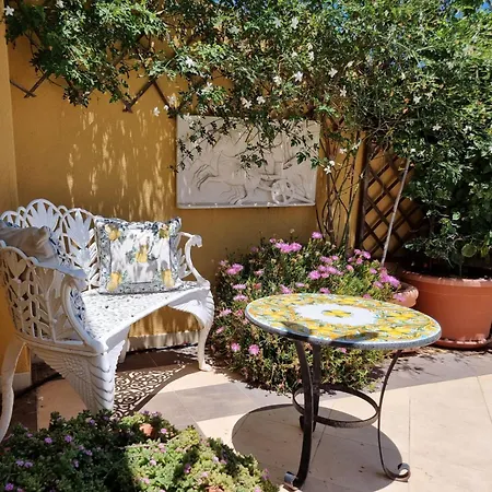 Aparthotel Saint George's House &