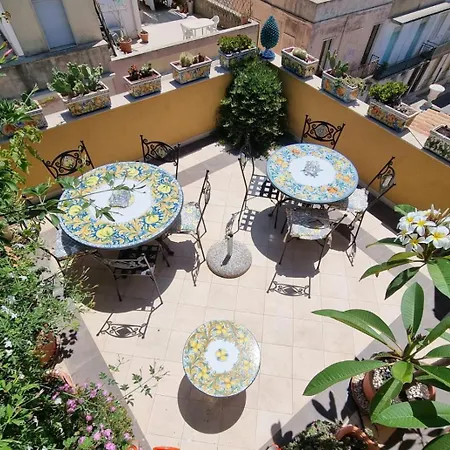 Saint George's House & 4* Pachino