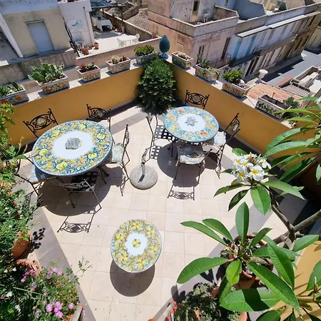 Saint George's House & Apartahotel 4*