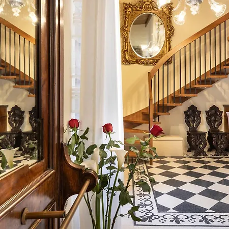 Saint George's House & Aparthotel *